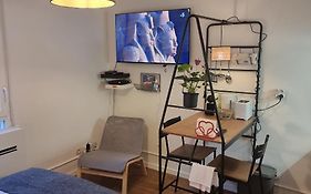Lyon Montchat Villeurbanne Studio refait à neuf climatisation et parking privé